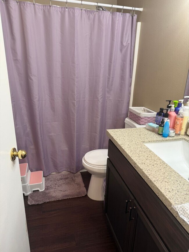 Building Photo - $500 move-in special! Spacious 4-bdrm/2.5-bath Hillsboro home. Fenced yard w/ covered deck, 2-car...