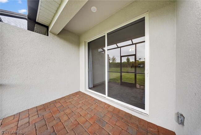 Building Photo - 2224 Dragonfruit Wy