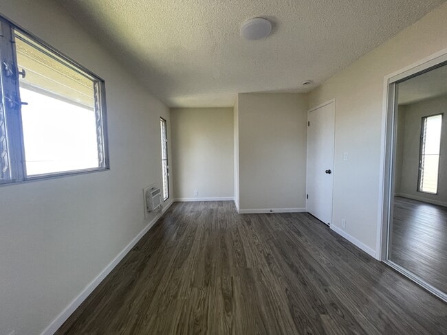 Building Photo - 861 Ala Lilikoi St