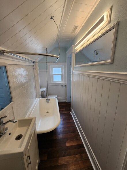 Building Photo - 507 S Wenona St