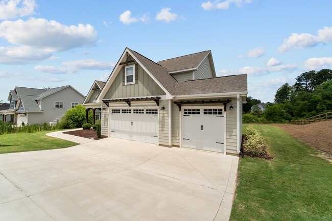 Building Photo - 130 Amelia Dr