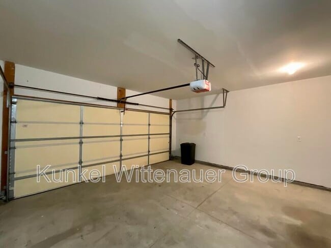 Building Photo - 320 Ring of Kerry Dr
