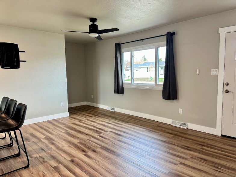 Building Photo - 4512 Pierce Ave