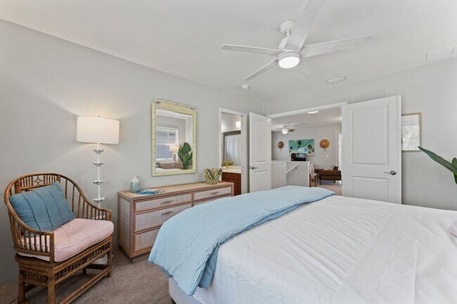 Building Photo - Resort Living | Water Sports | Golf | Mode...