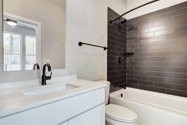 Building Photo - 3809 Valley View Rd