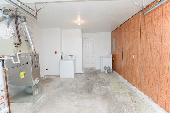 Building Photo - Spacious Home Near Bow Creek & Lynnhaven Mall