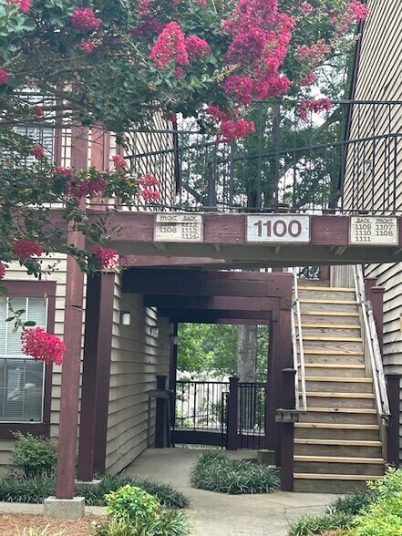 Front of condo 02 - 1112 Sandy Ln Dr