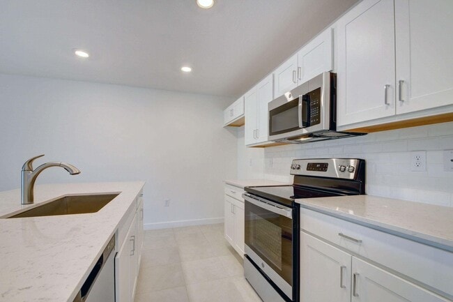 Building Photo - 6773 Broadwater Ln