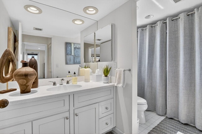 Building Photo - 19811 Boca W Dr