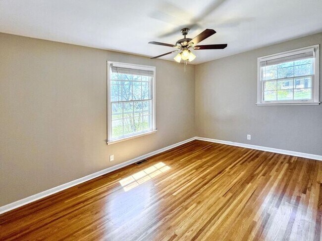 Building Photo - 3-Bedroom Home in a Convenient Location / ...