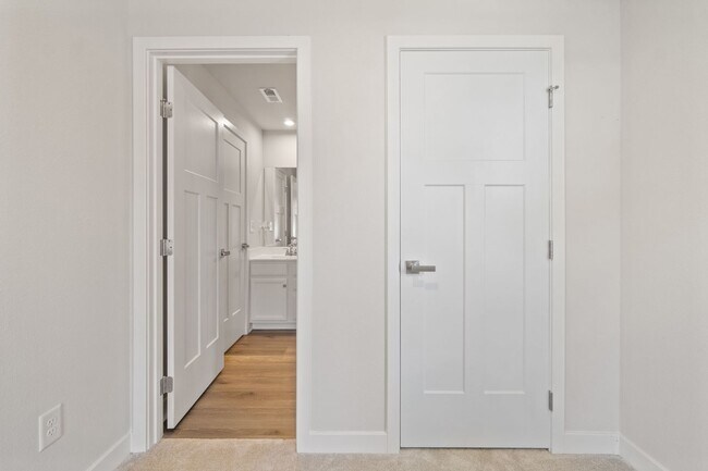 Building Photo - 2694A Azalea Garden Road