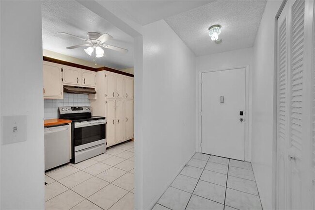 Building Photo - 2950 NW 46th Ave