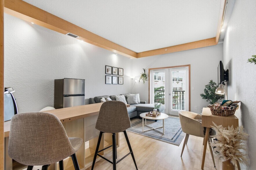 Building Photo - 101 Palm Harbor Pky