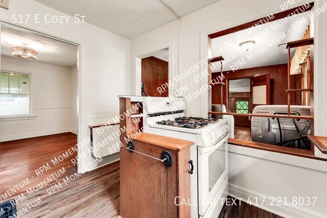 Building Photo - 517 E Cozy St