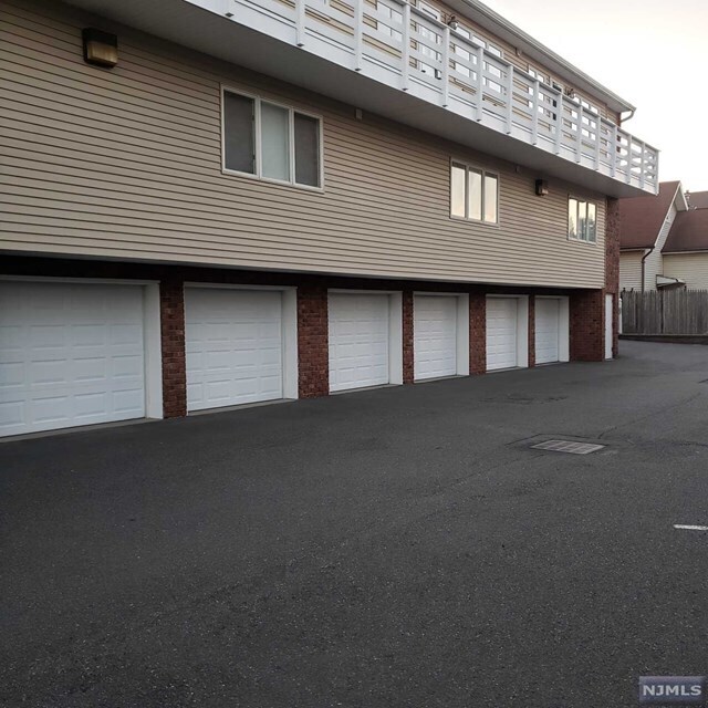 Building Photo - 635 Schuyler Ave