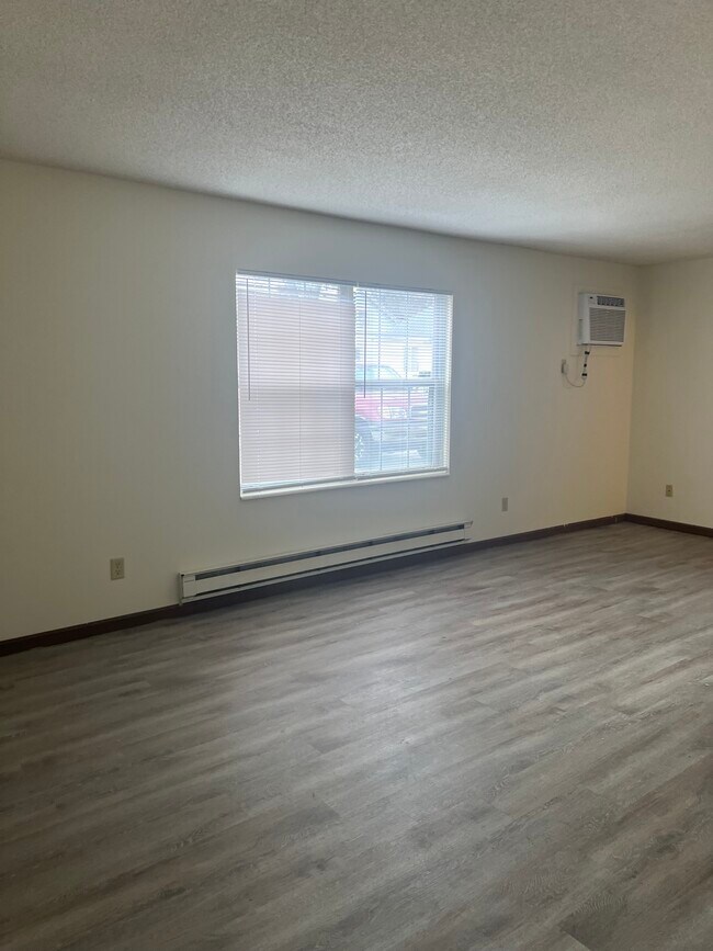 Building Photo - 1520 Main St