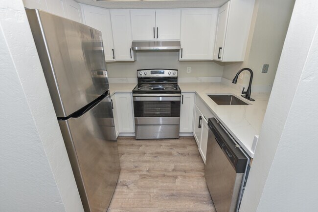 Building Photo - 1531 SE Royal Green Cir