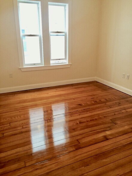 Primary Photo - 1085 Dorchester Ave