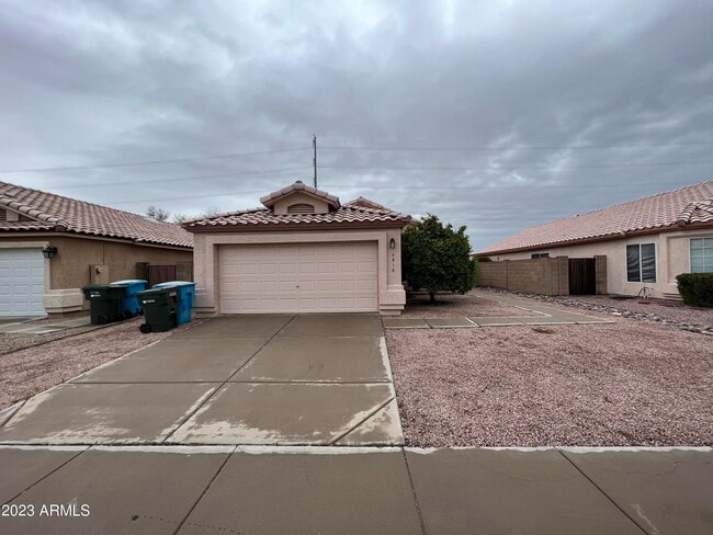 Primary Photo - 2816 E Villa Theresa Dr