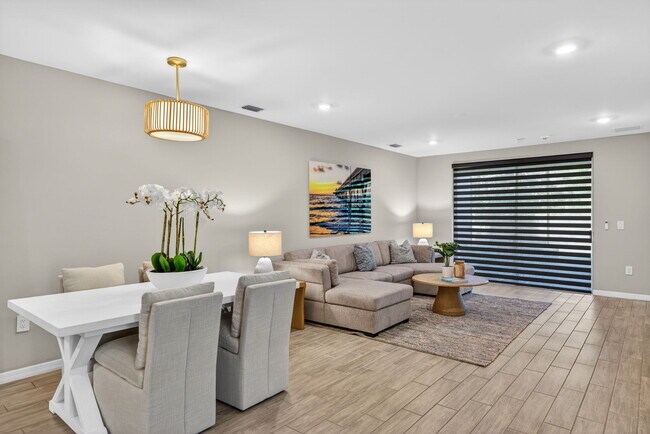 Building Photo - 14567 Edgewater Cir