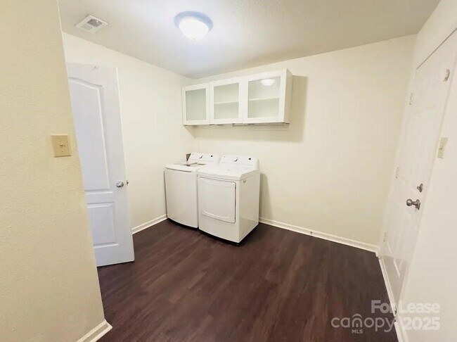 Building Photo - 3609 McDuff Ct