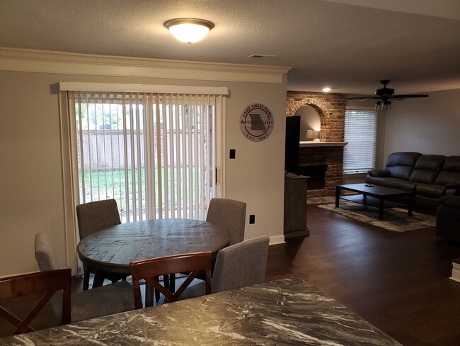 Building Photo - 3 bd, 2.5 ba Village South condo, great so...