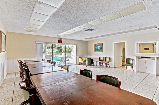 Building Photo - 10789 N Military Trl