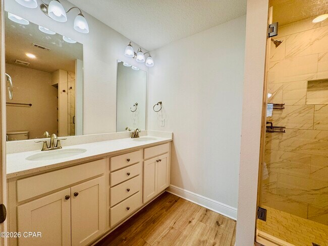 Building Photo - 10 Renea Cv