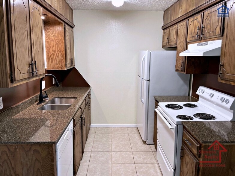 Building Photo - 2111 NW Lindy Ave