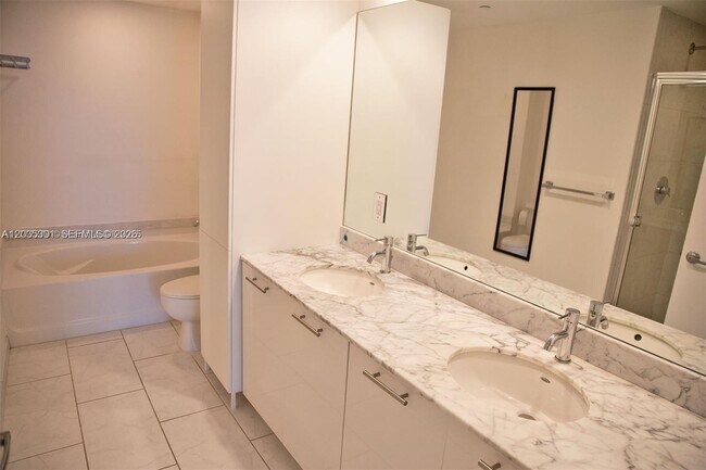 Building Photo - 951 Brickell Ave