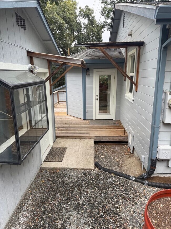 Building Photo - 3 Bedroom/ 2 bathroom Home in Cotati