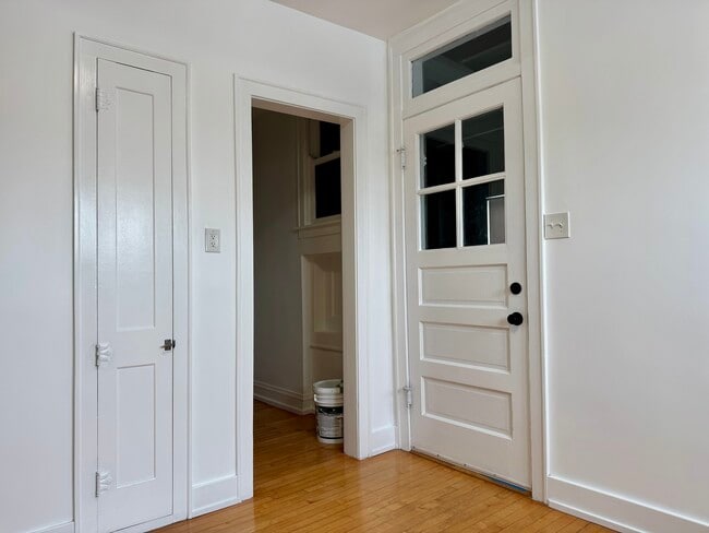 Building Photo - 2125 Wesley Ave