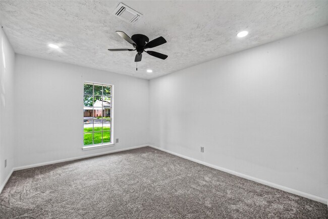 Building Photo - 3910 Chile Dr