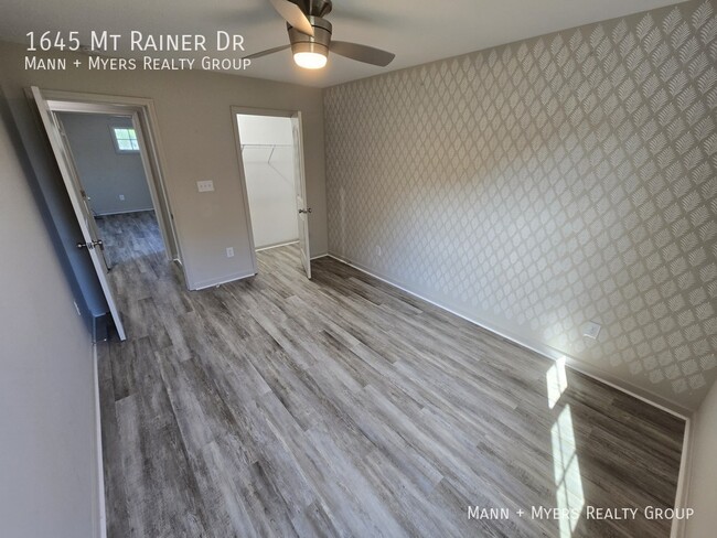 Building Photo - 1645 Mount Rainer Dr