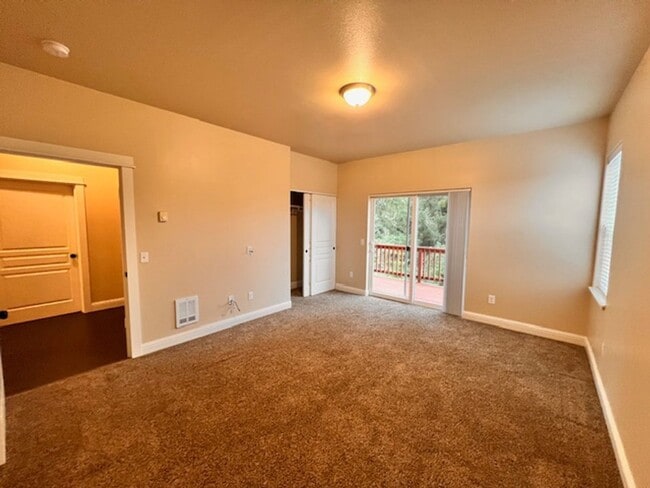 Building Photo - 2165