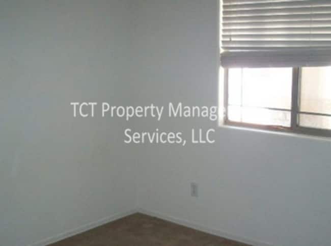 Building Photo - 3 bed/2 bath near Cardinal Stadium!