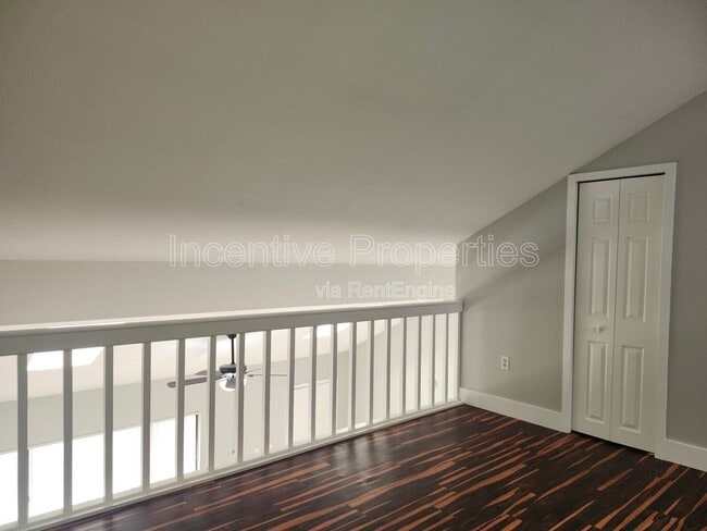 Building Photo - 310 Mayfair Pl SW