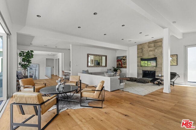 Building Photo - 7470 Woodrow Wilson Dr