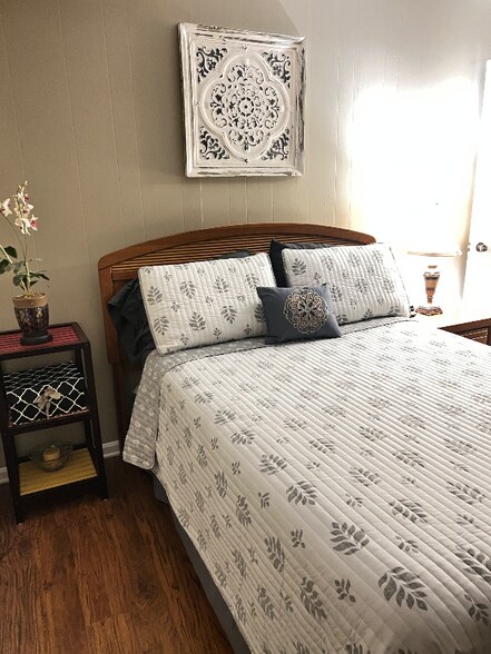 Building Photo - 4241 Springhill Dr