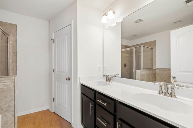 Building Photo - Charming 3BR Townhome in Brightleaf at the...