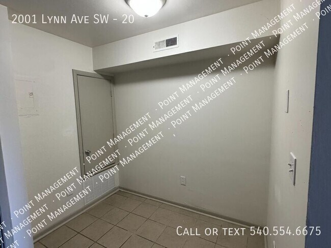 Building Photo - 2001 Lynn Ave SW