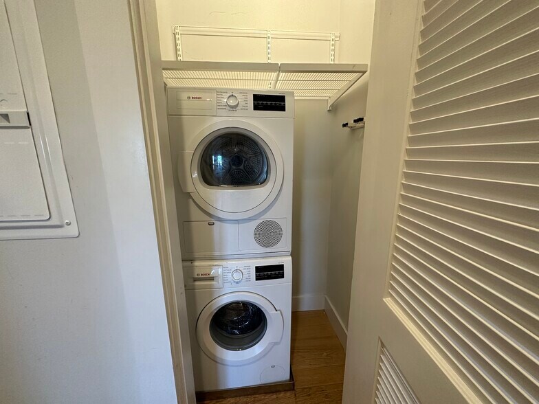 Building Photo - 36 Madison St