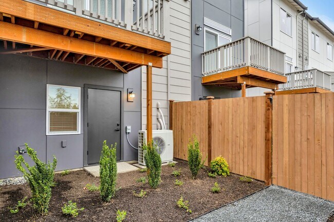 Building Photo - Brand New Luxury Townhomes in North Lynnwood!