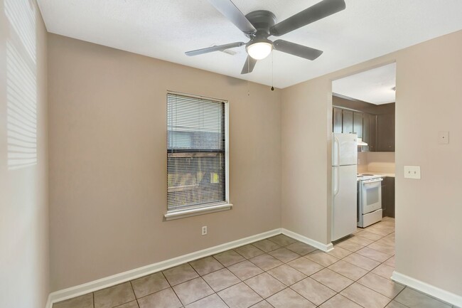 Building Photo - Charming 3BR/2B Duplex in Gadsden Acres – ...