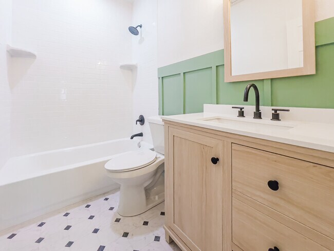 Building Photo - 2509 39th St