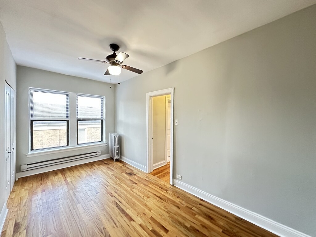 Building Photo - 4644 N Paulina St