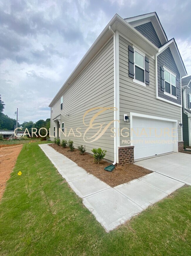 Building Photo - End Unit, 3BR/2.5BA Townhome in Piper Landing