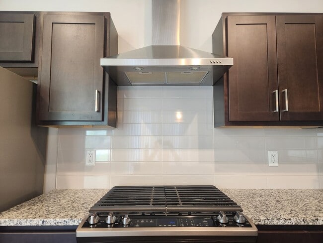 Building Photo - Two Bedroom Townhome