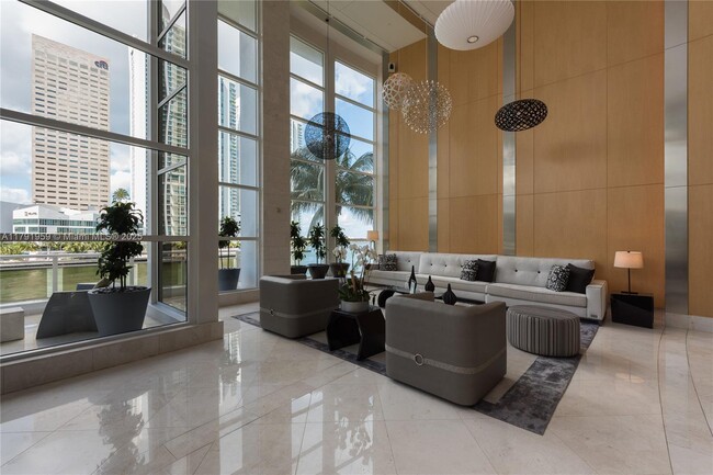 Building Photo - 901 Brickell Key Blvd