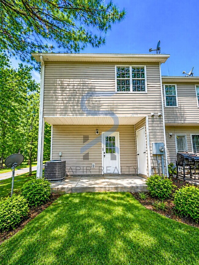 Building Photo - Feel at Home – 3BR/2.5BA with Easy Access to Local Amenities